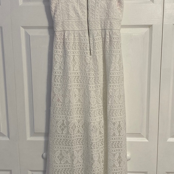 Elegant White Lace Dress - Picture 11 of 16